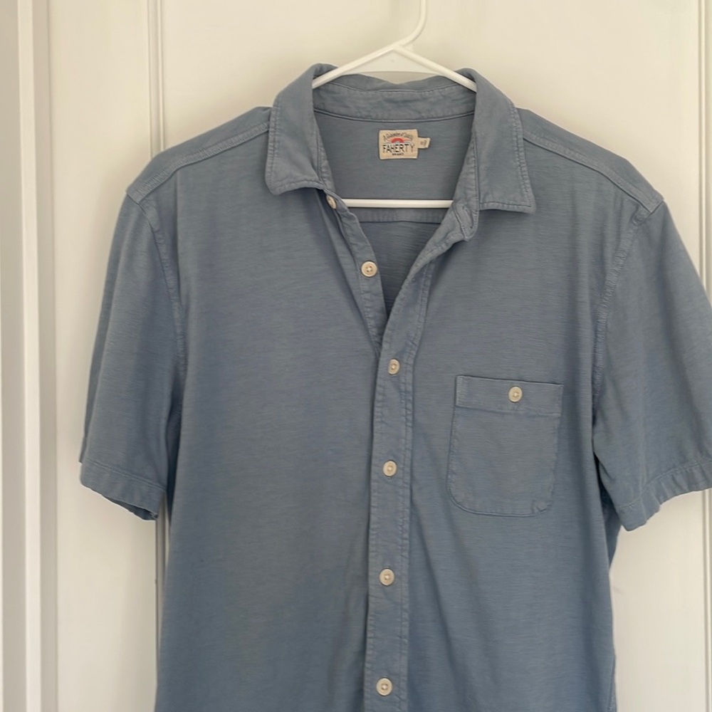 Faherty M short sleeve, blue knit shirt.